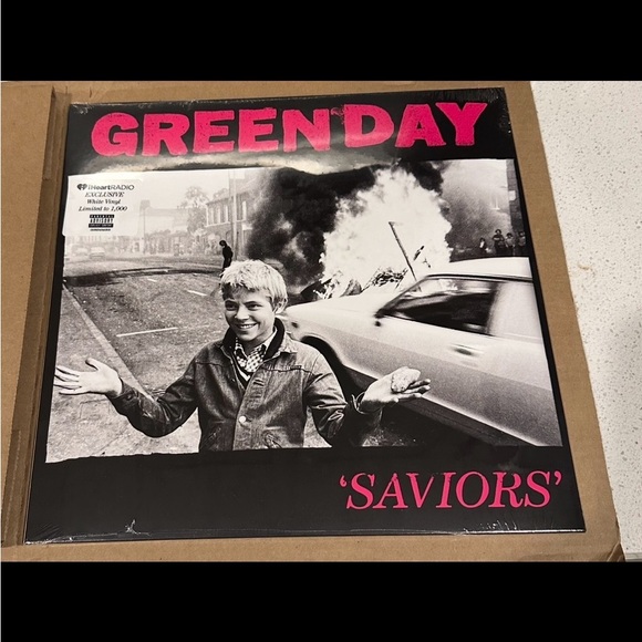 New Sealed Limited Edition White Vinyl ‘Saviors' Vinyl Record - Green Day 1/1000 - Picture 1 of 3